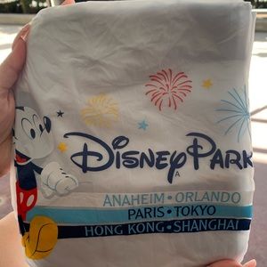 BRAND NEW WDW WALT DISNEY WORLD DISNEY PARKS 2021 RAIN PONCHO!